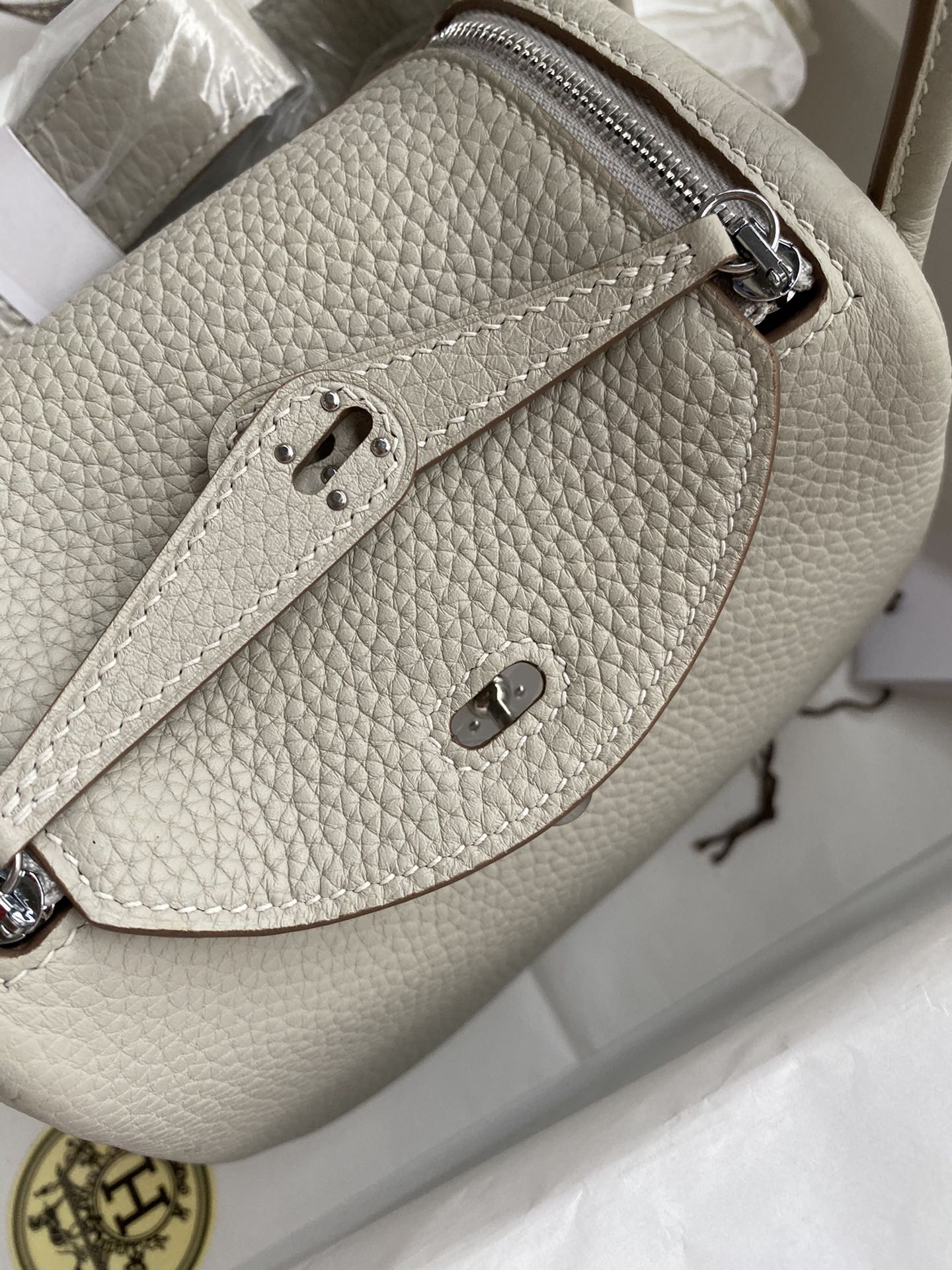 Hermes Mini Lindy 19cm Handbag Shoulder Bag In Pearl Grey Clemence Leather